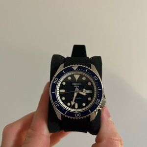 Seiko Navy Blue Dial Men's Diver Style Watch with Black Strap
